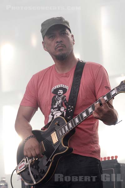 PIXIES - 2014-07-04 - BELFORT - Presqu'ile du Malsaucy - Joey Santiago